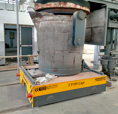 The cable reel-powered transfer cart in the industrial workshop is used for the rail-based precise transportation of heavy-duty industrial equipment